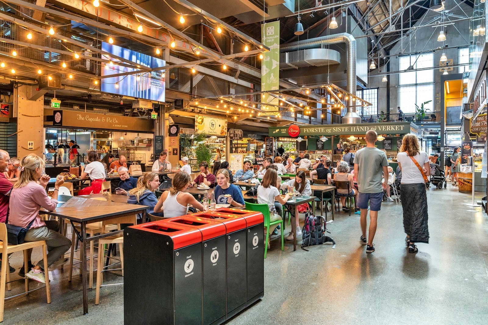 Her sees Mathallen på Vulkan, et yrende samlingsted for mat, kreativitet og kultur. Galleribilde