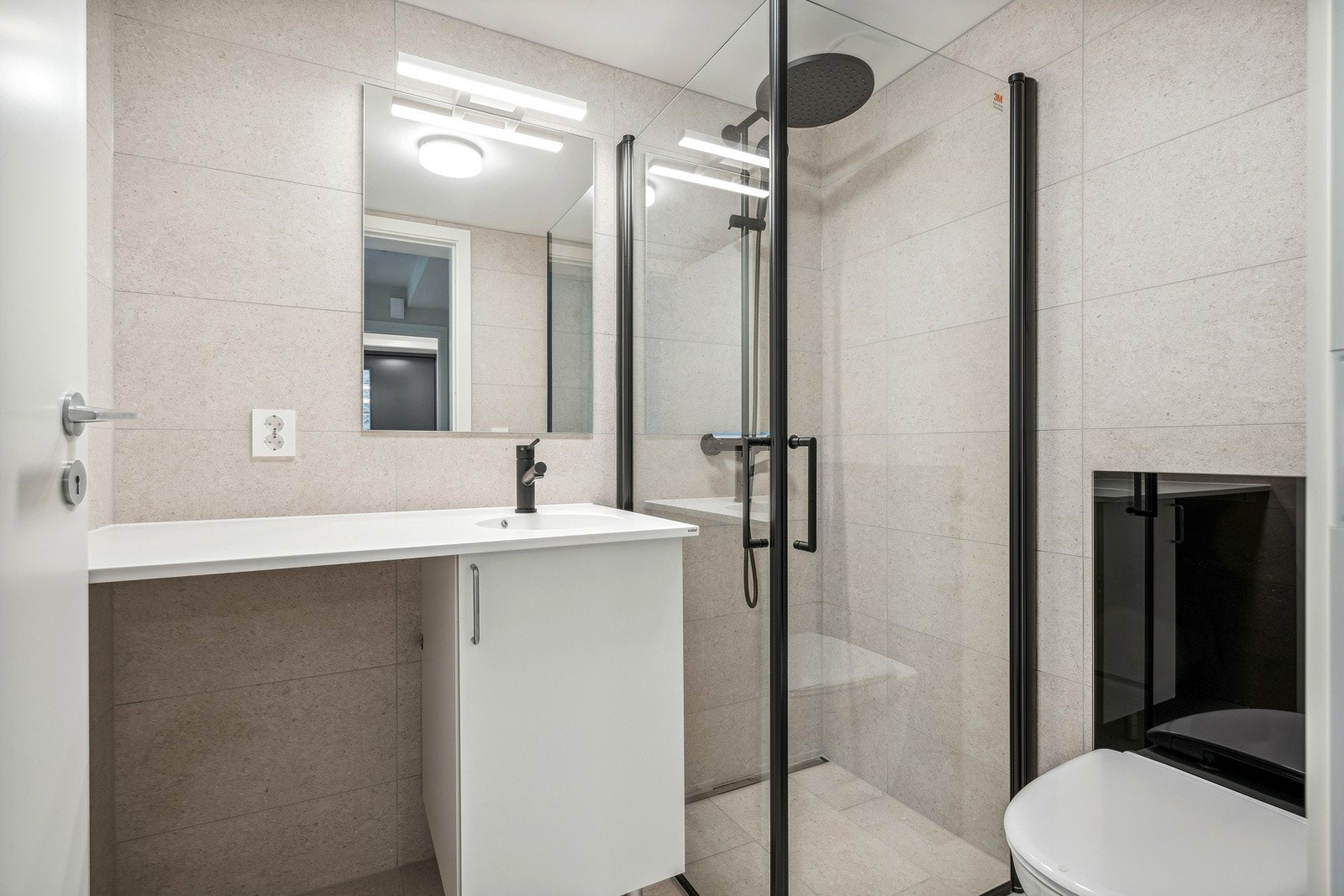 Bad i hybeldel. Galleribilde