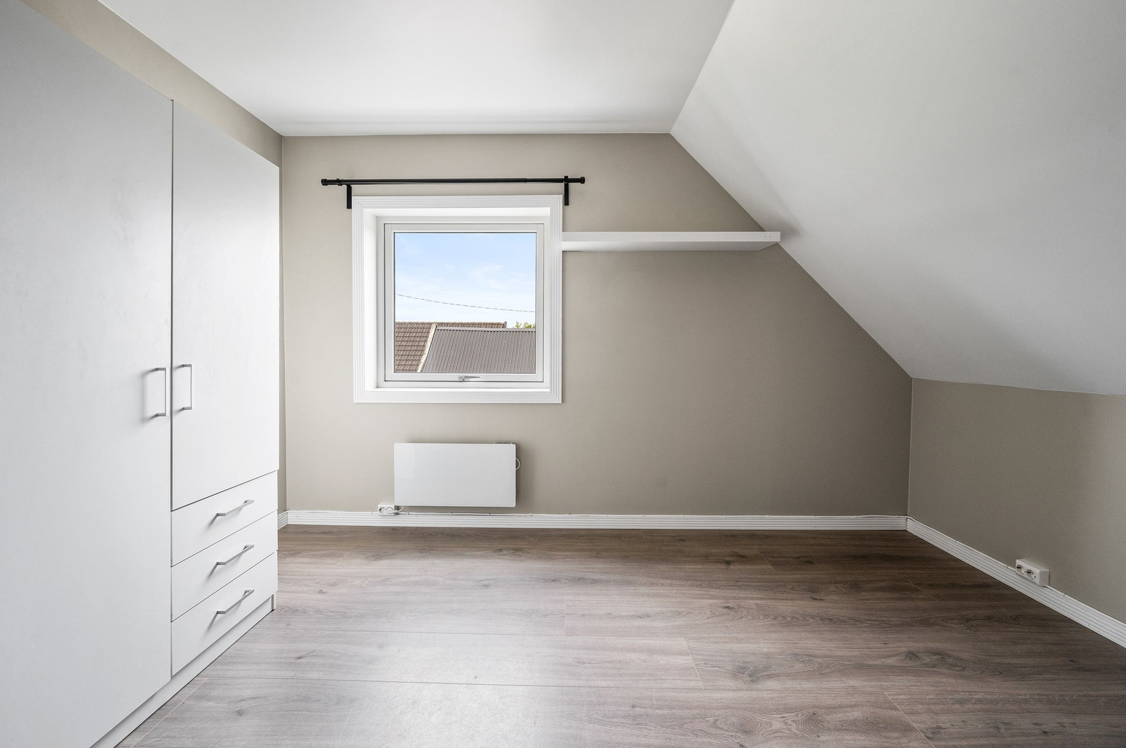 Rommene er selvsagt fleksible i bruk og passer like godt som både gjesterom, barnerom, kontor eller tv-stue! Galleribilde