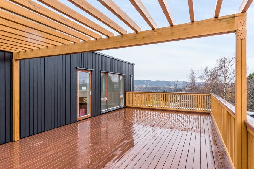 Borettslaget har en felles takterrasse som kan benyttes av beboerne (Denne er i nr 5). Galleribilde