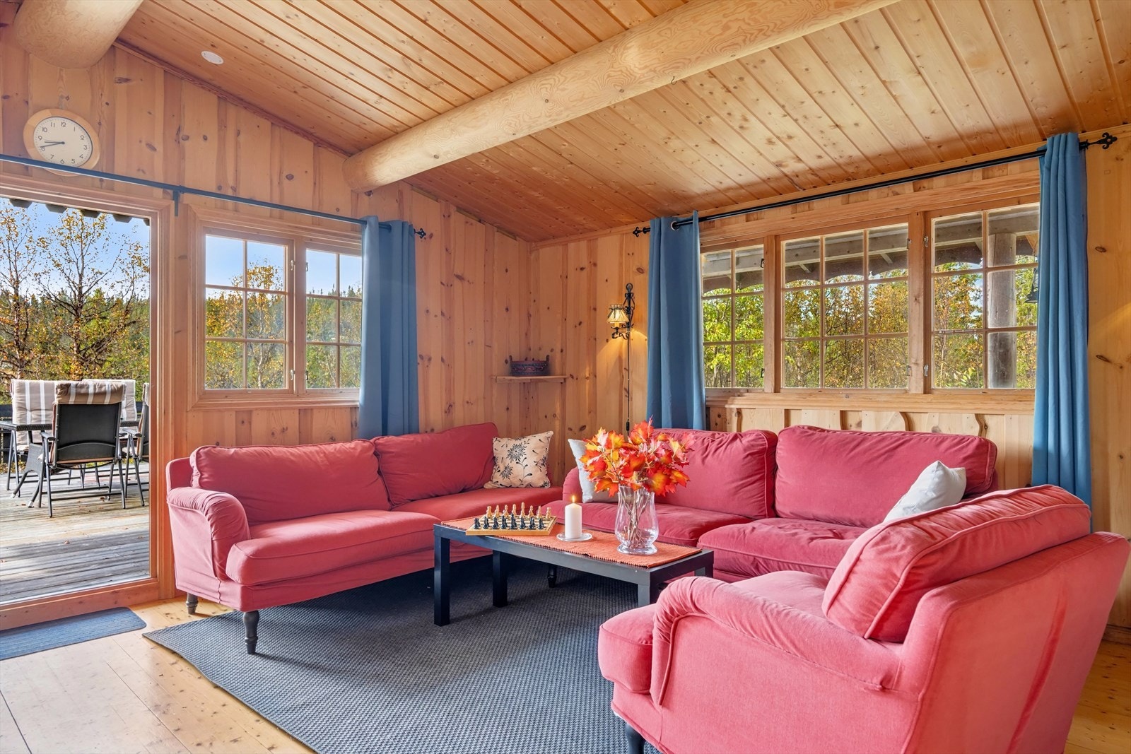 Direkte utgang til terrasse til venstre i bildet. Galleribilde