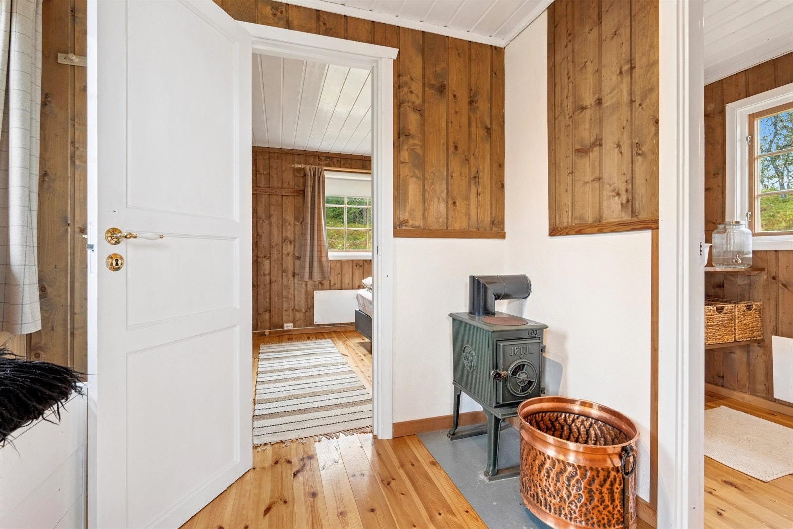 Gang i annekset med tilkomst til soverom og vaskerom. Galleribilde