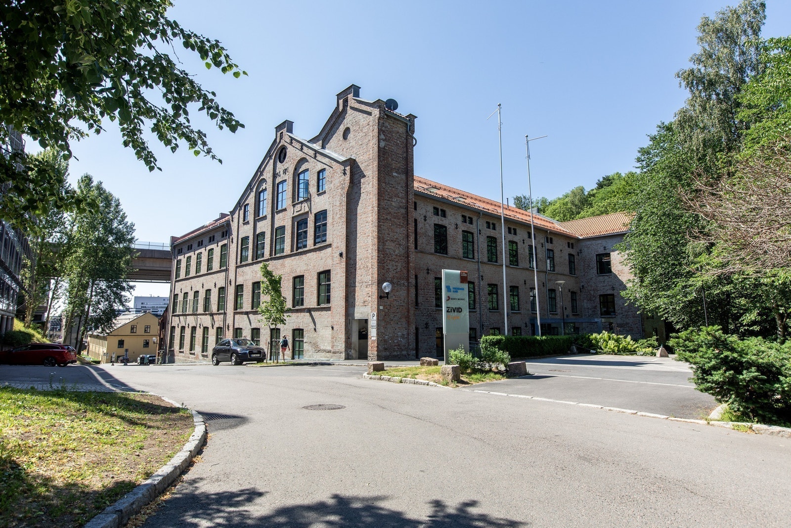 Fasaden sett fra Gjerdrums vei Galleribilde