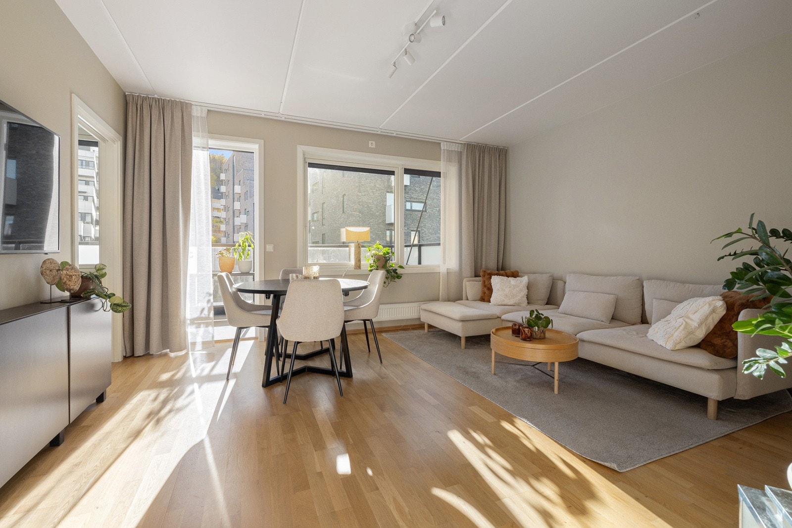 En lys og innbydende 2-roms andelsleilighet med attraktiv beliggenhet i populære Kværnerbyen! Galleribilde