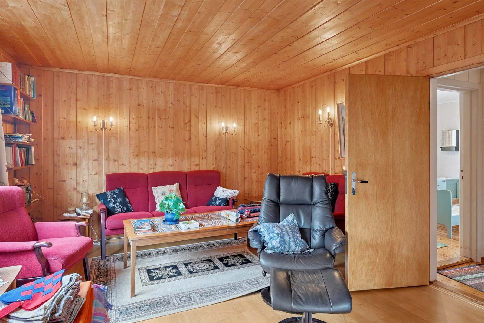 Boligen har behov for oppussing og gir gode muligheter for å skape ditt drømmehjem. Galleribilde