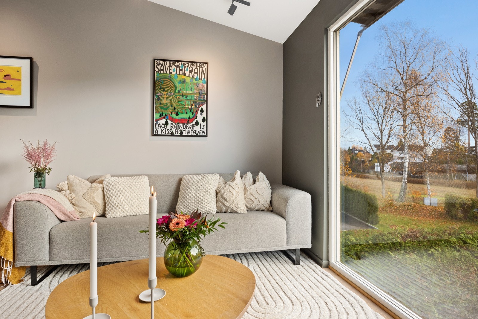 Hele huset ble pususet opp i 2018/2019, inkludert nye vinduer og dører Galleribilde