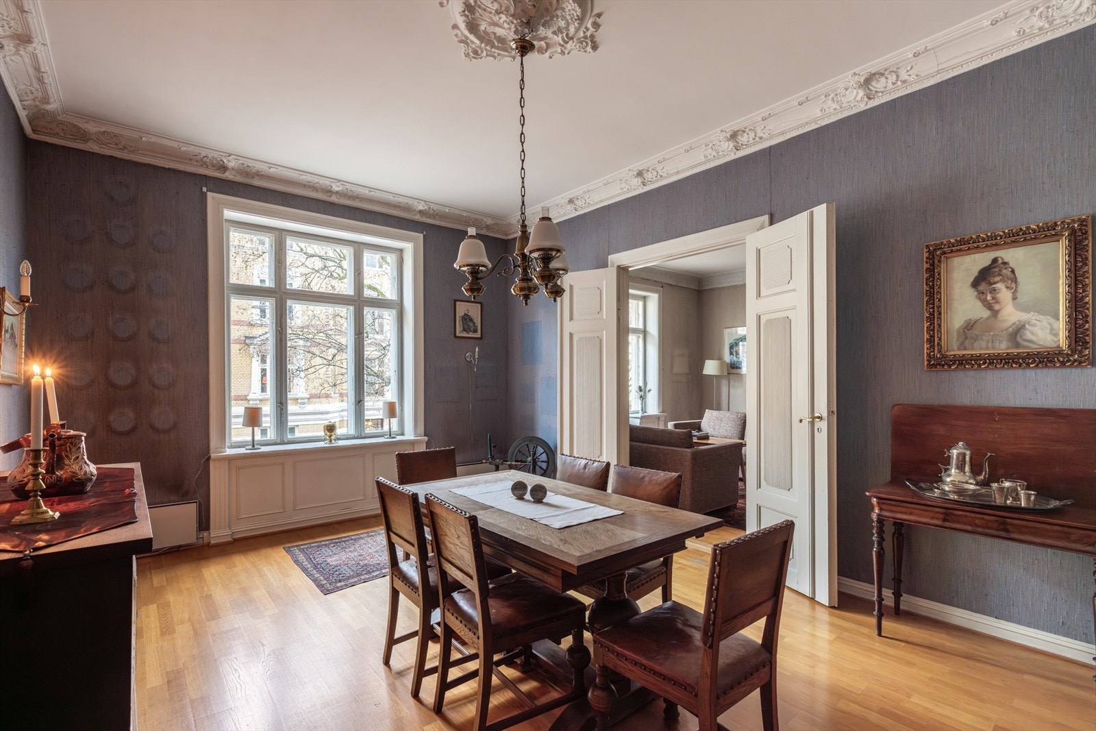 Spisestuen har god plass til langbord og selskapeligheter. Galleribilde