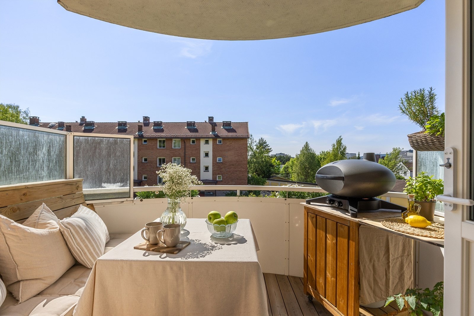 Christoffer v/Emera eiendomsmegling presenterer en smakfull endeleilighet i Kjelsåsveien 10A! Galleribilde