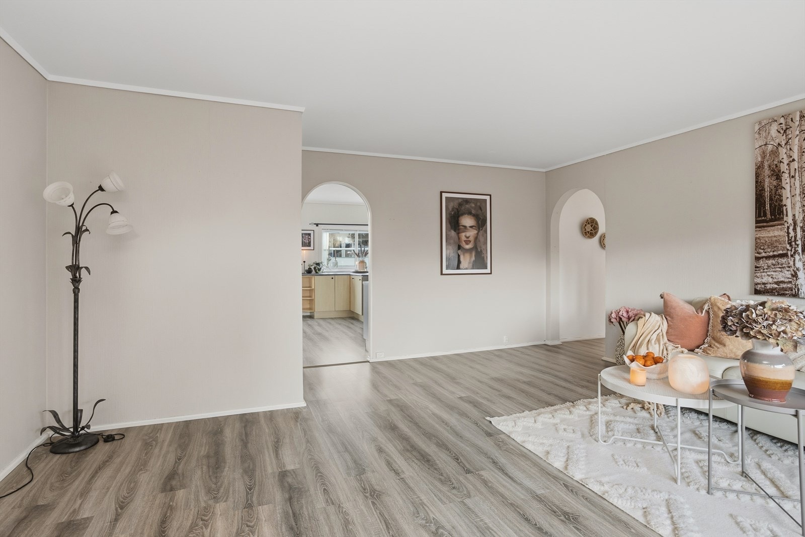 Leiligheten inneholder entré, stue, kjøkken, vaskerom, gang, soverom, soverom 2, bod, soverom 3 og bad Galleribilde