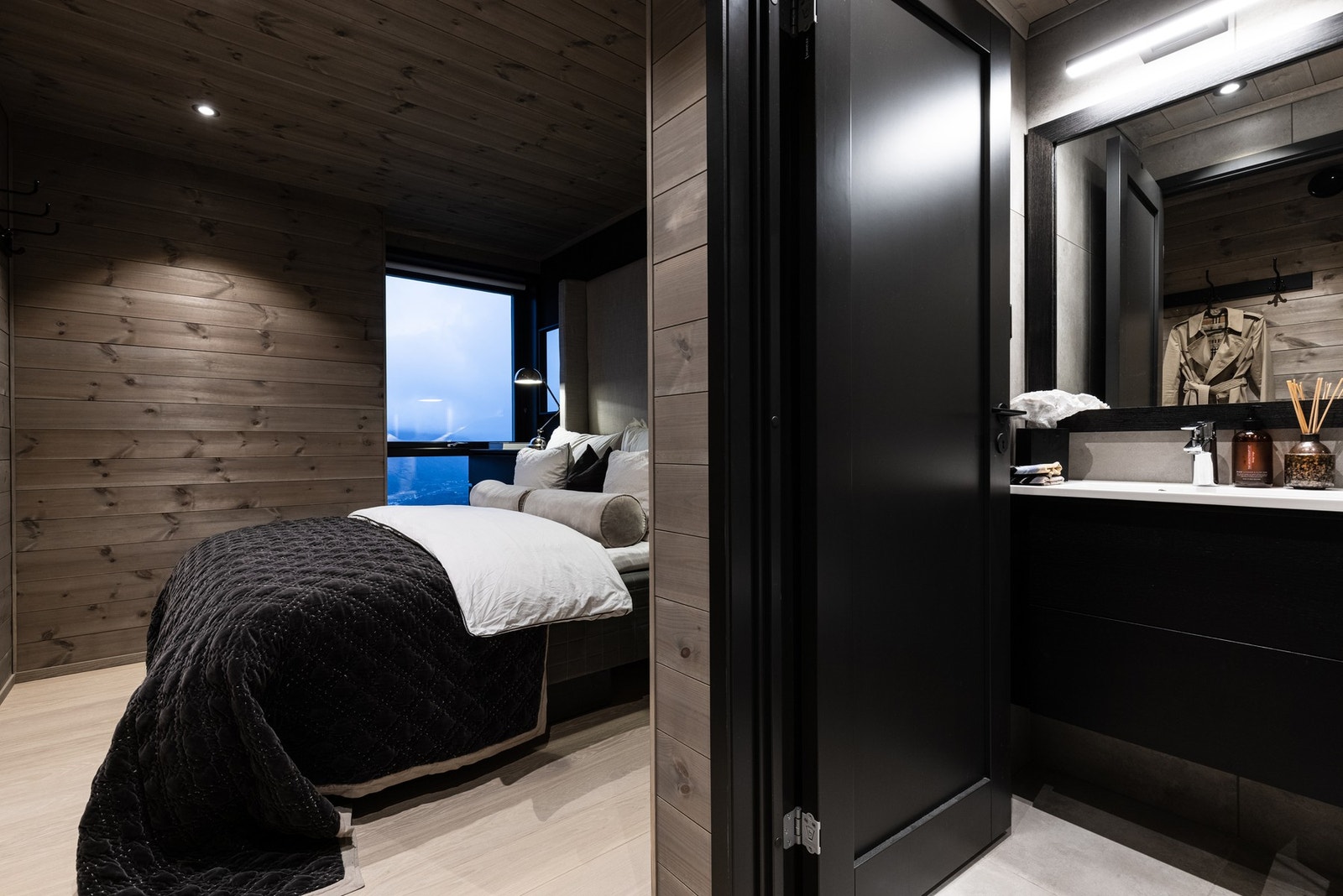 Master soverom med eget tilknyttet baderom Galleribilde