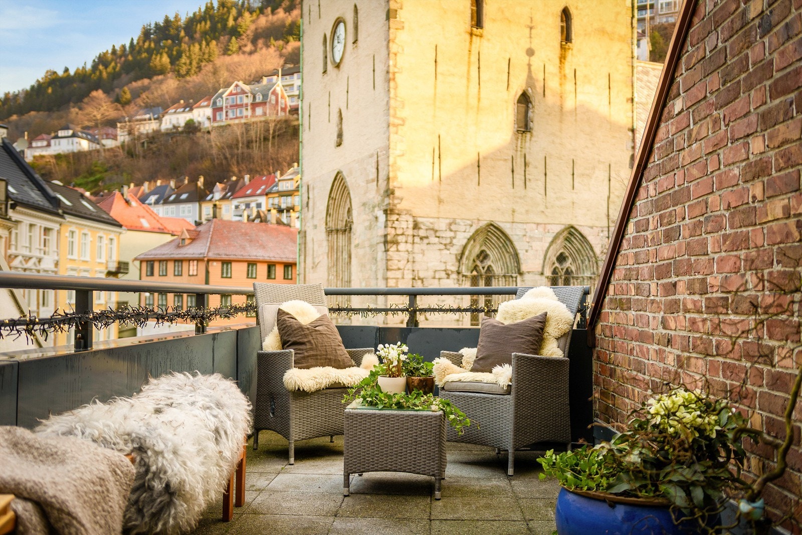 Her bor du sentralt men likevel tilbaketrukket, og med majestetiske Domkirken som nærmeste nabo Galleribilde