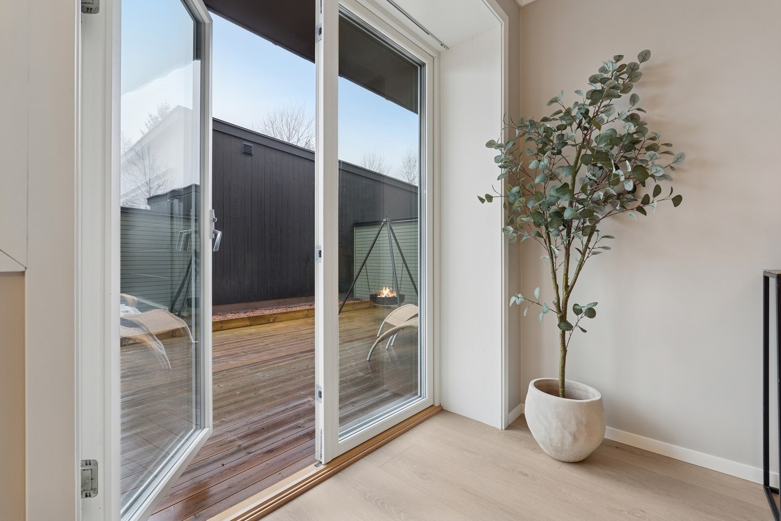 Leiligheten har en romslig terrasse på ca 25 kvm. Galleribilde