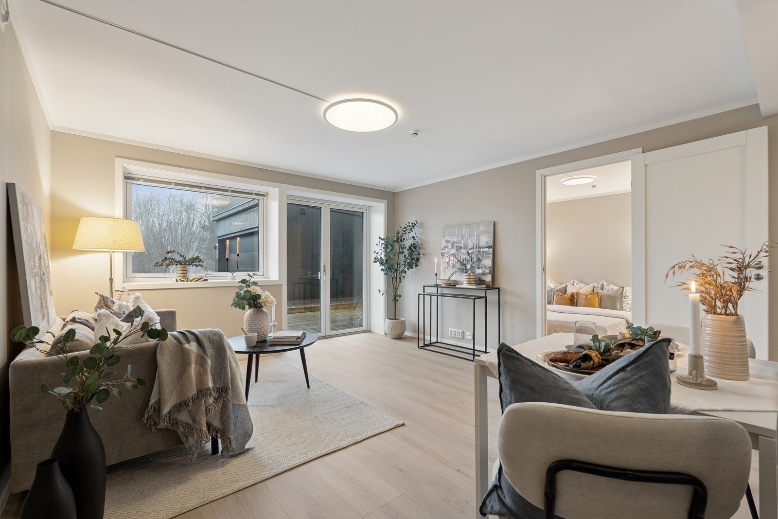 Fra stuen er det adkomst til soverommet. Galleribilde