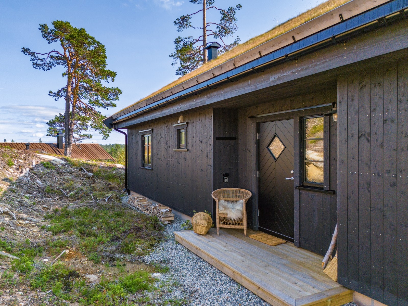 Delvis overbygget inngangsparti Galleribilde