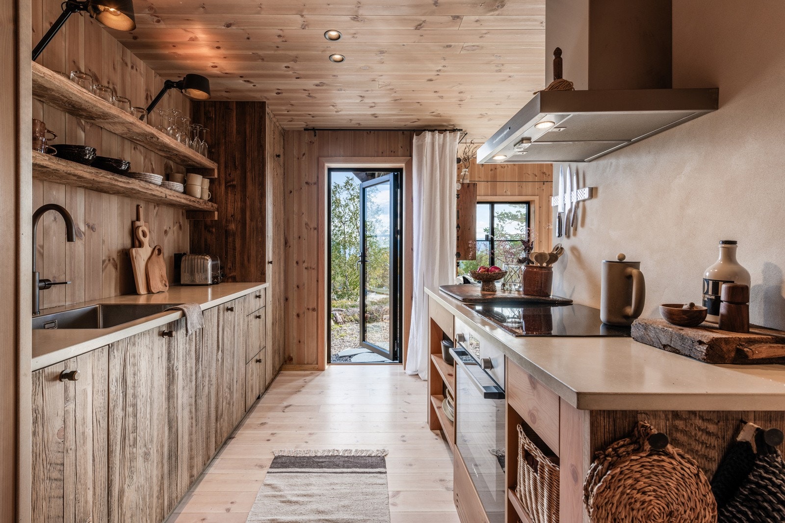 Åpent fra kjøkken og ut til terrassen Galleribilde