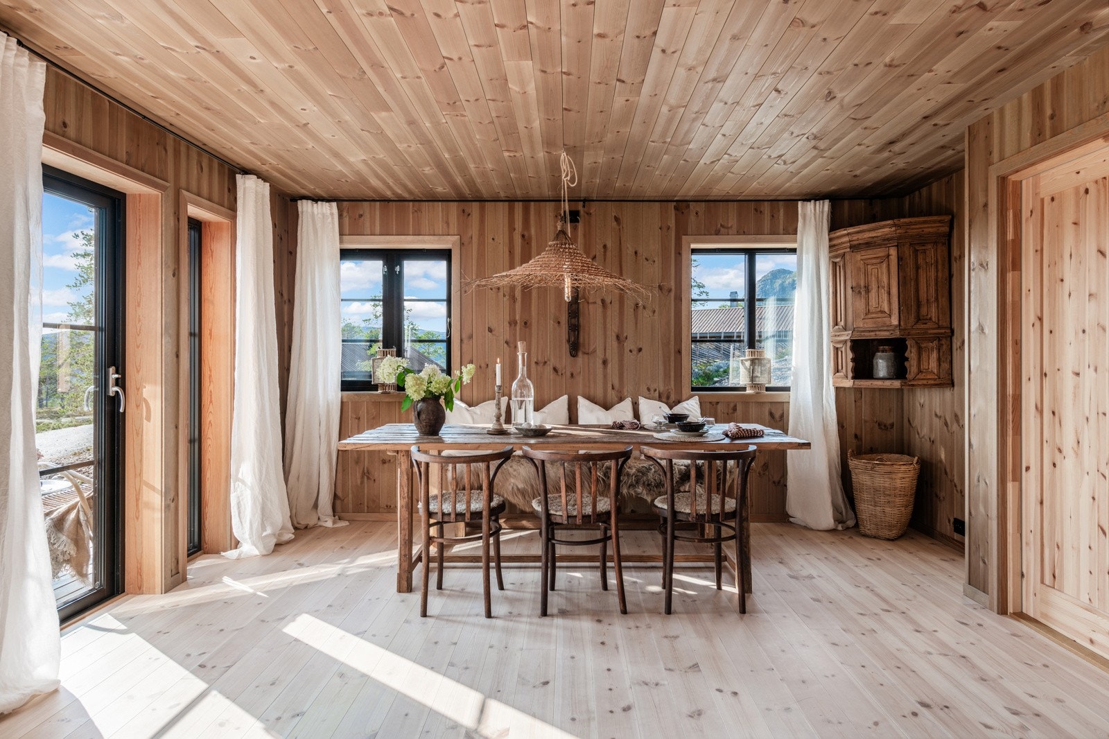 Utgang fra spisestuen til terrassen Galleribilde