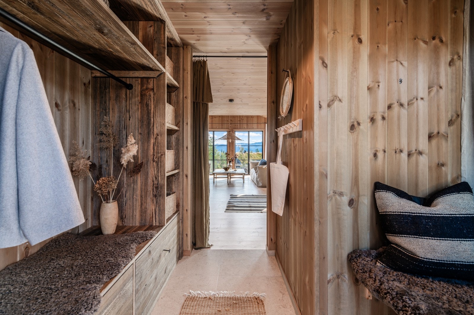 God plass til familiens ytterklær Galleribilde