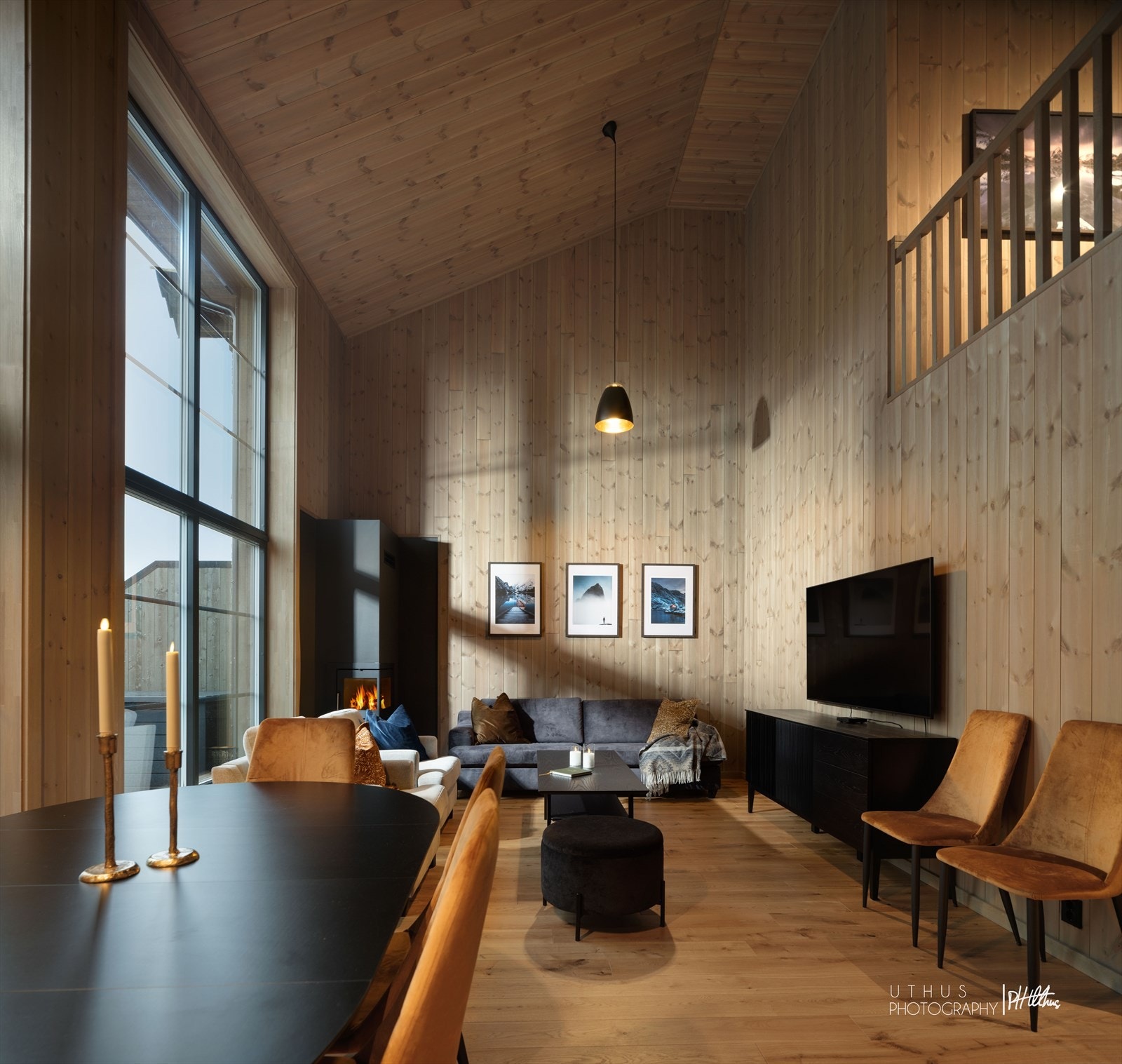 Stuen har flere møbleringsmuligheter og det er god plass til spisestue mot kjøkken. Galleribilde