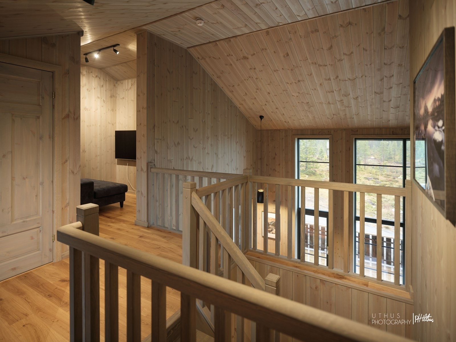 I denne etasjen er det gang, to soverom, Tv/stue, bad og bod. Galleribilde