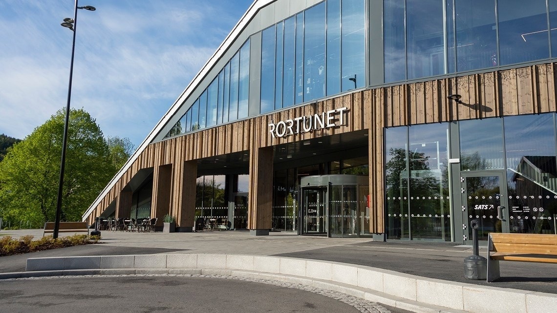 Rortunet handlesenter med vinmonopol, MENY, MesterGrønn, Sport1, SATS, Indisk restaurant, frisører mm Galleribilde