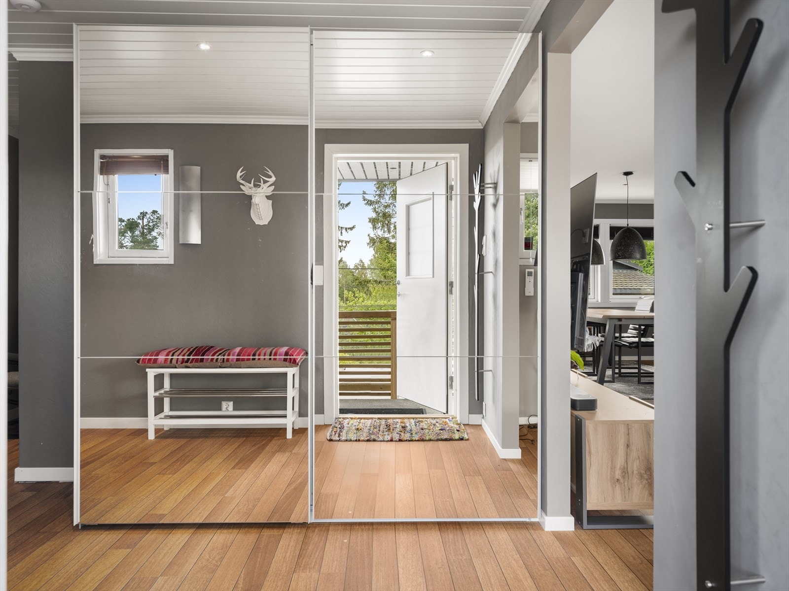 Entre. Velkommen inn! Galleribilde