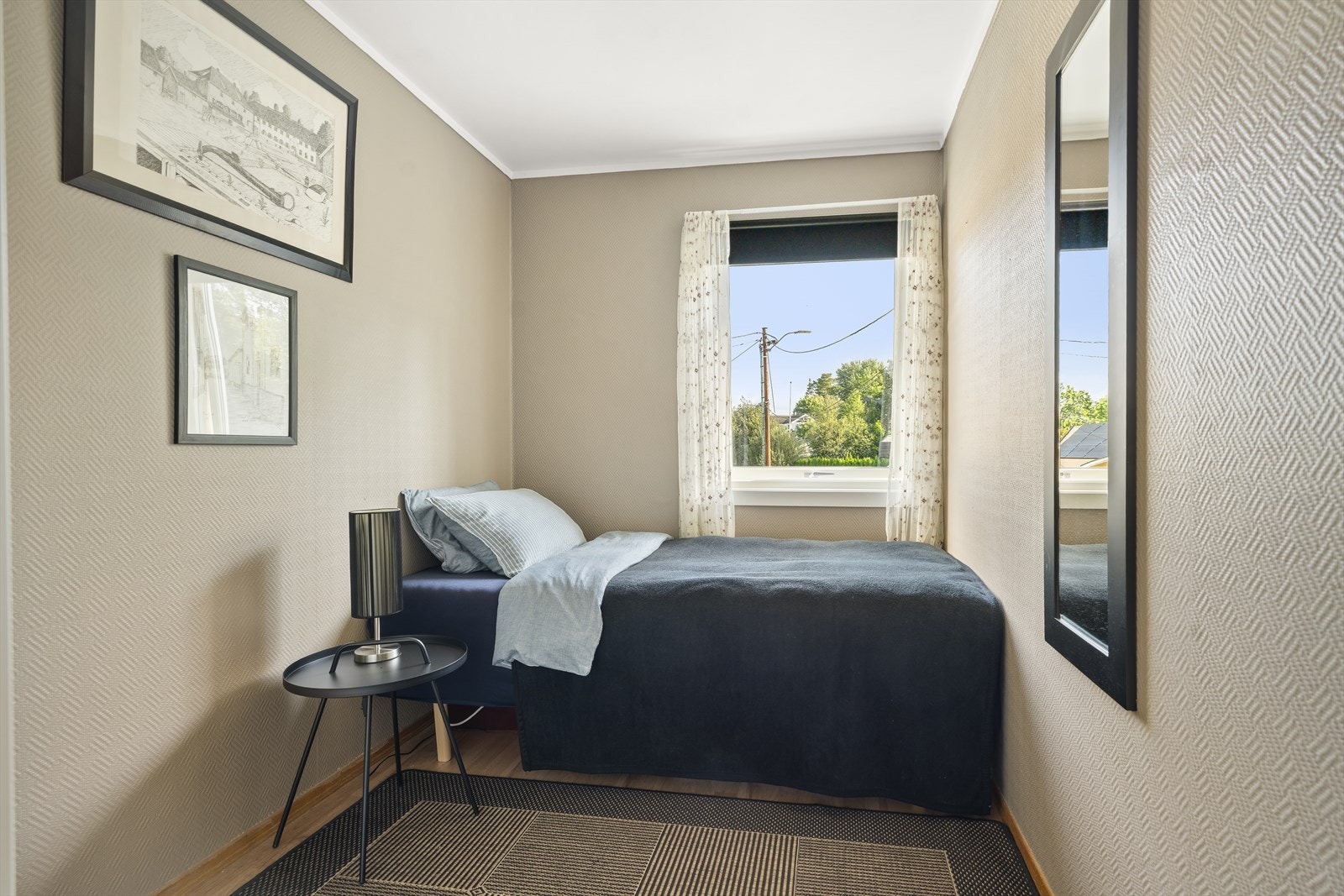 Soverom (2) har plass til seng med nattbord. Galleribilde