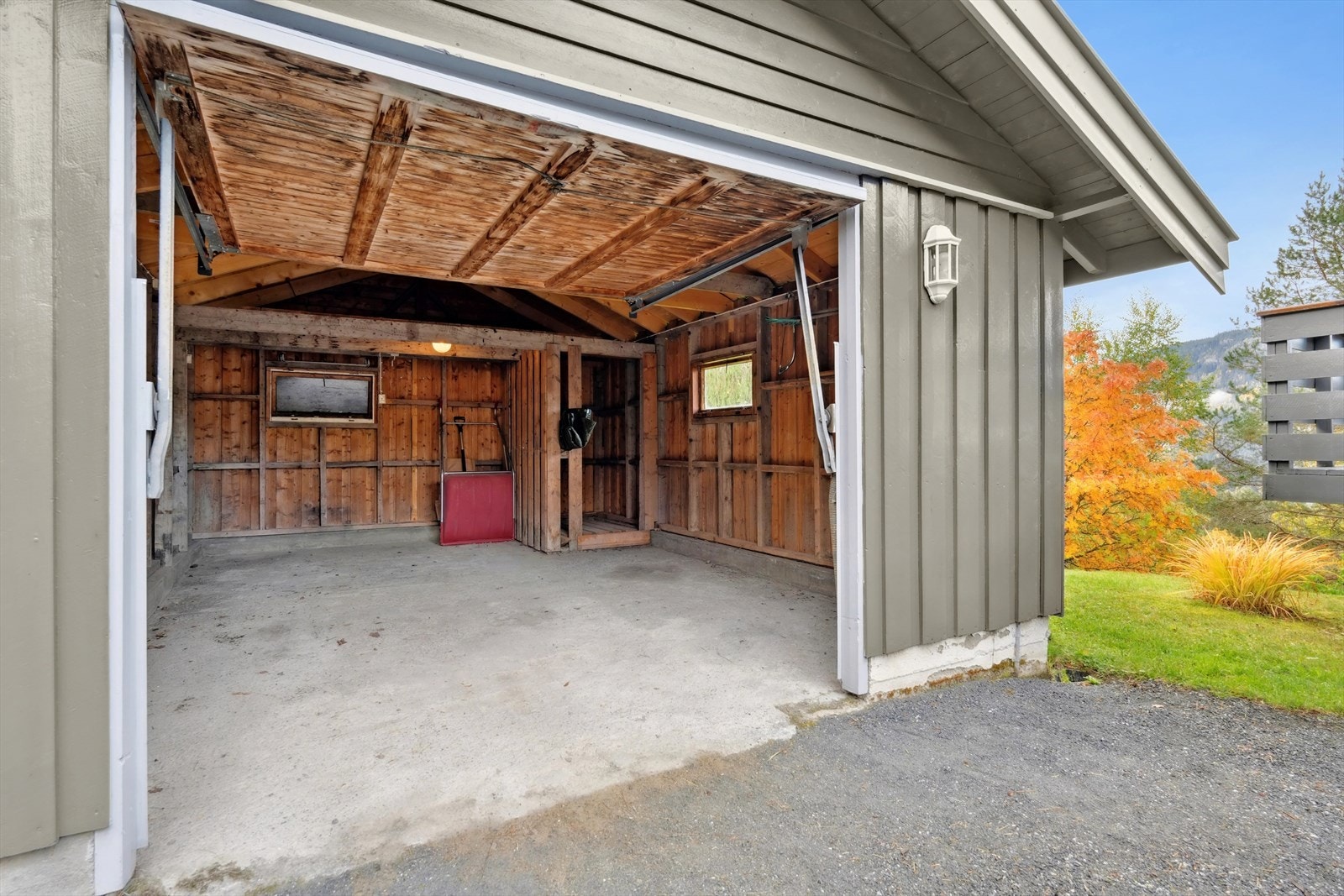 I tillegg til parkeringsplass er det også muligheter for oppbevaring av annet diverse utstyr i garasjen. Galleribilde