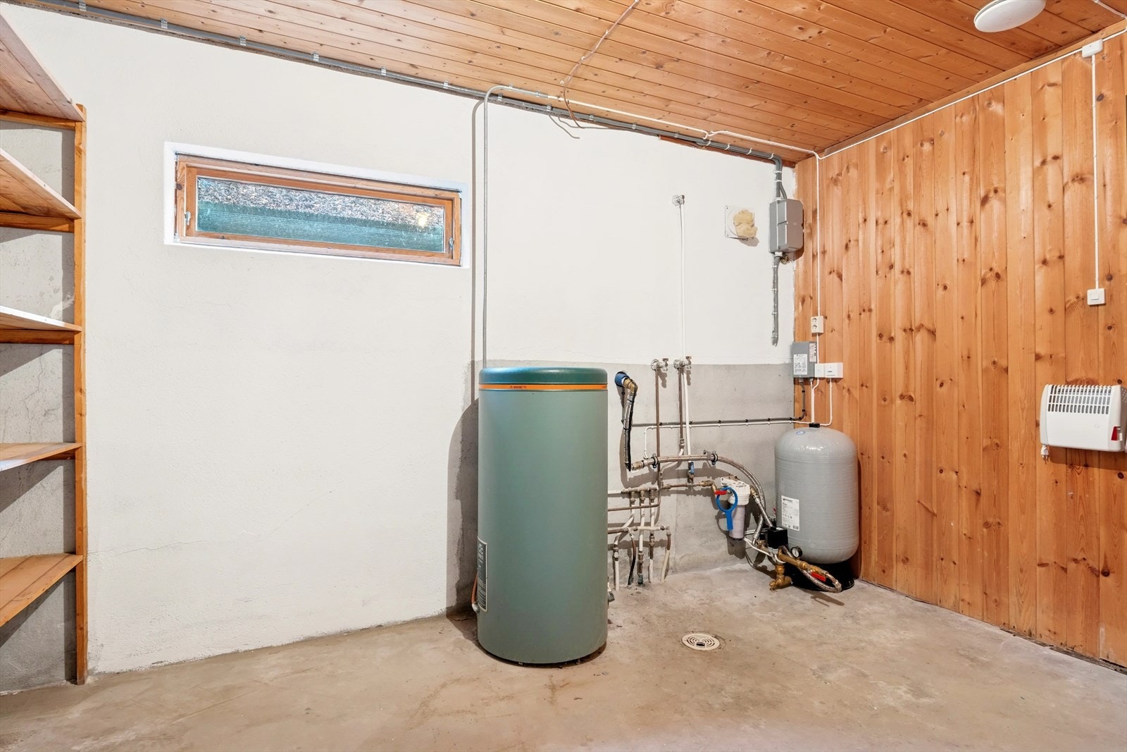 Her finner du varmtvannstank og trykktank. Galleribilde