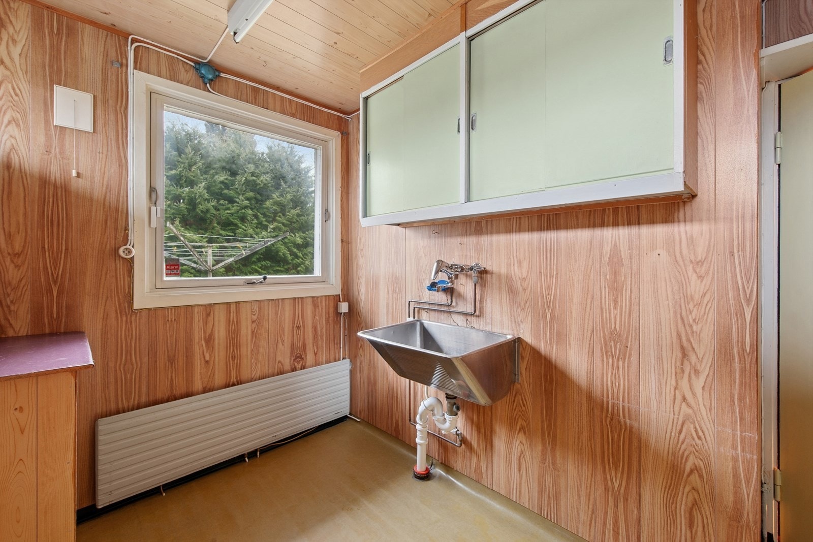 Eget vaskerom med praktisk adkomst fra entrè. I denne etasjen er det også et toalettrom. Galleribilde