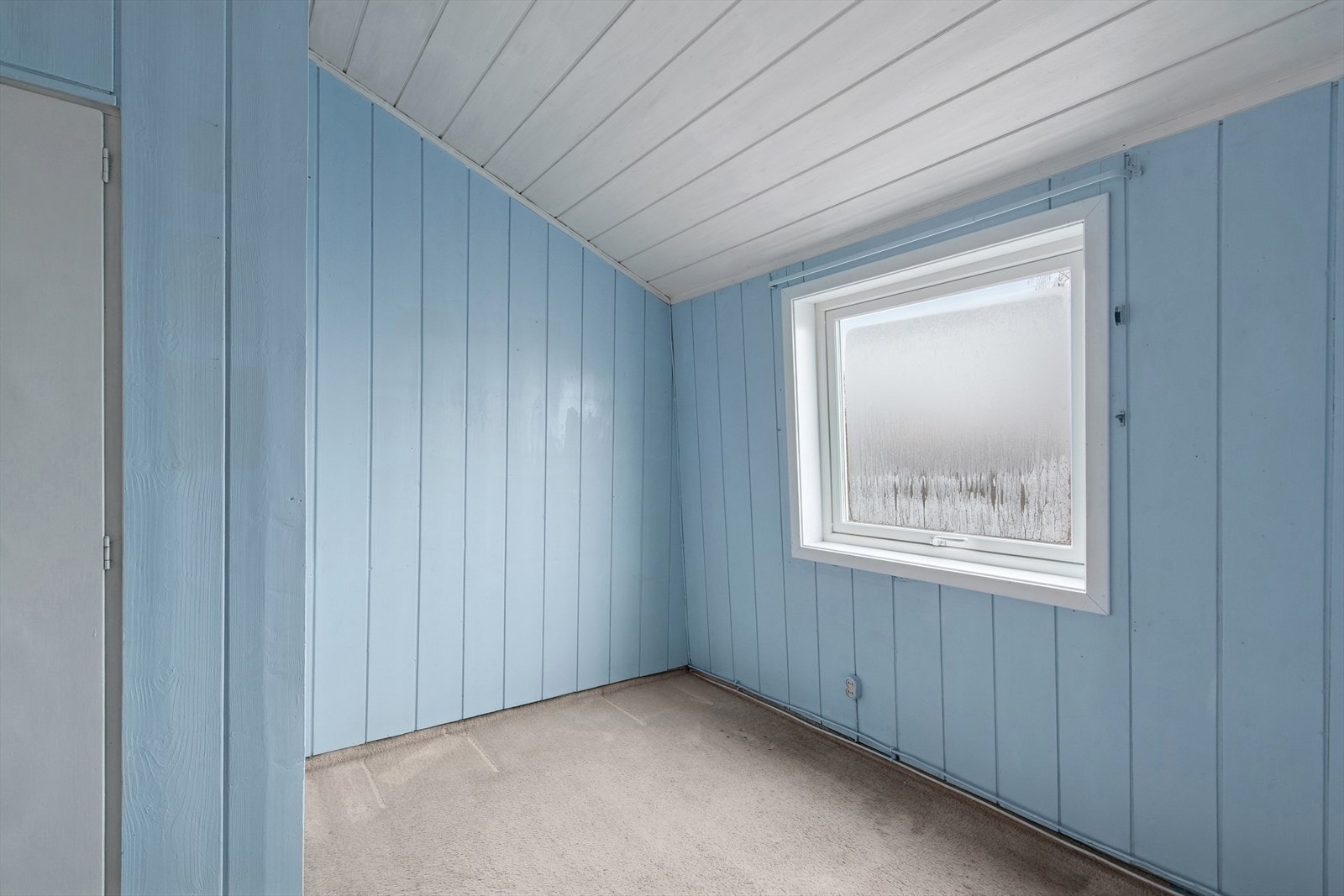 Alle soverommene har bra med lagringsplass i veggskap. Galleribilde