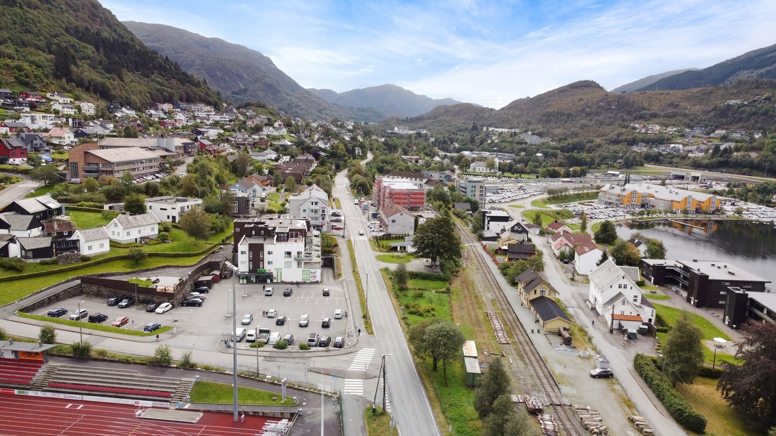 Fra boligen er det kort avstand til "alt" i Indre Arna Galleribilde