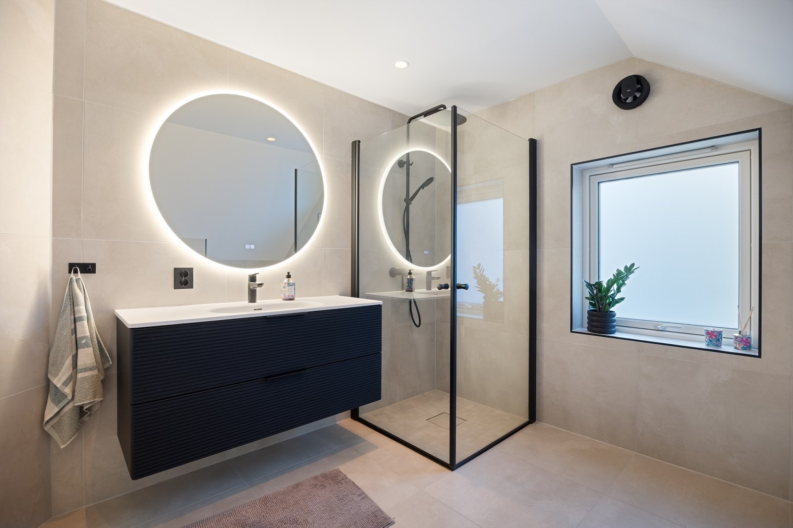 Et tidløst og delikat bad med alt du trenger. Galleribilde