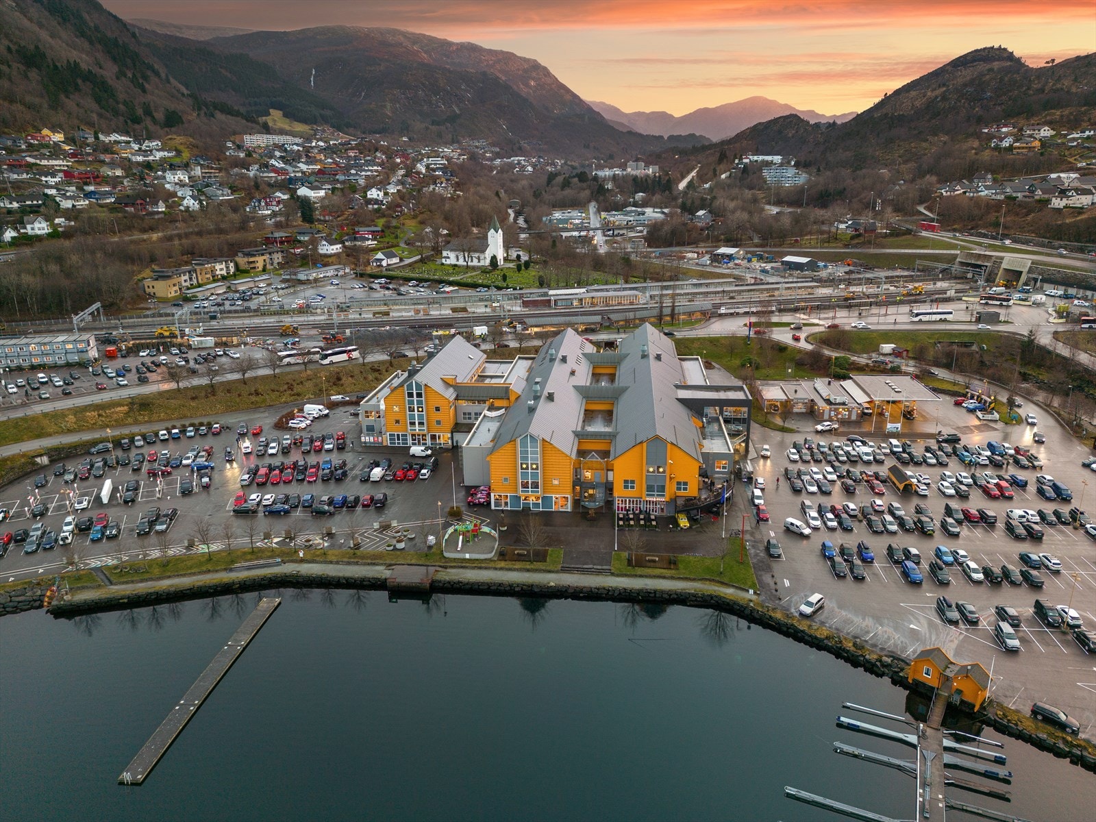 Øyrane Torg ca. 10-15 min gange fra boligen Galleribilde