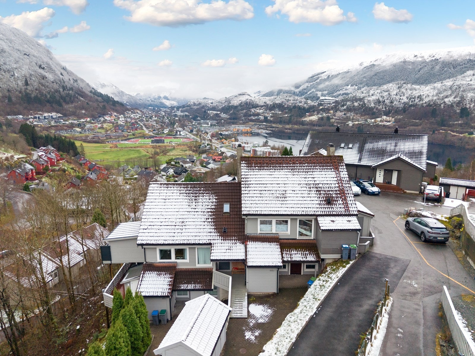 Fra boligen er det gangavstand til Øyrane Torg, som tilbyr et bredt servicetilbud. Galleribilde