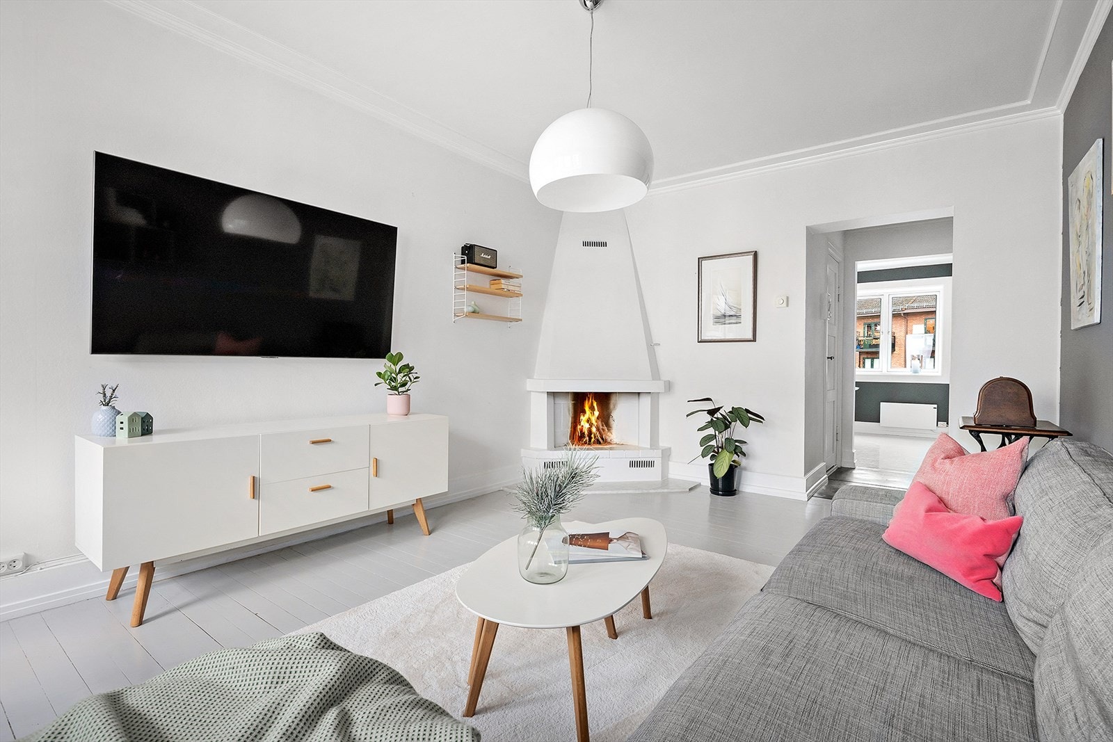 Hyggelig peis som varmer godt på kalde vinterdager. Galleribilde