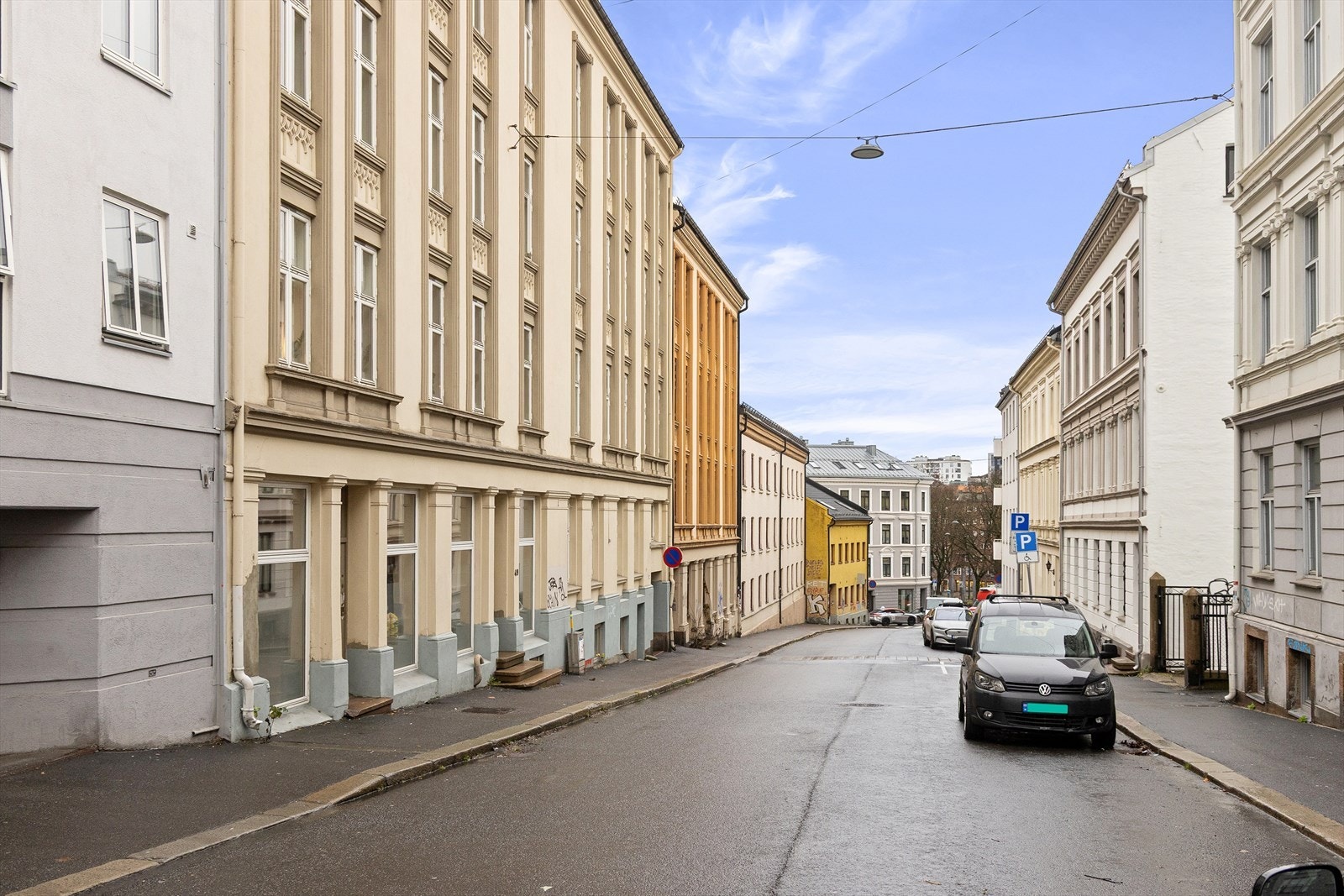 Gate med klassiske fasader gir en sjarmerende byopplevelse. Galleribilde