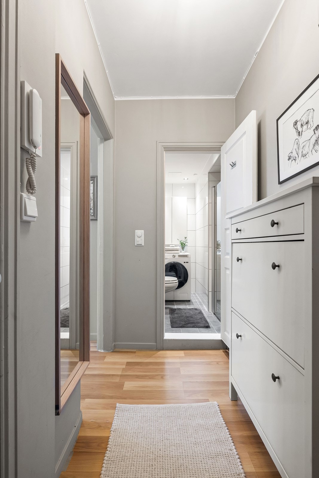 Adkomst til badet fra entréen. Galleribilde