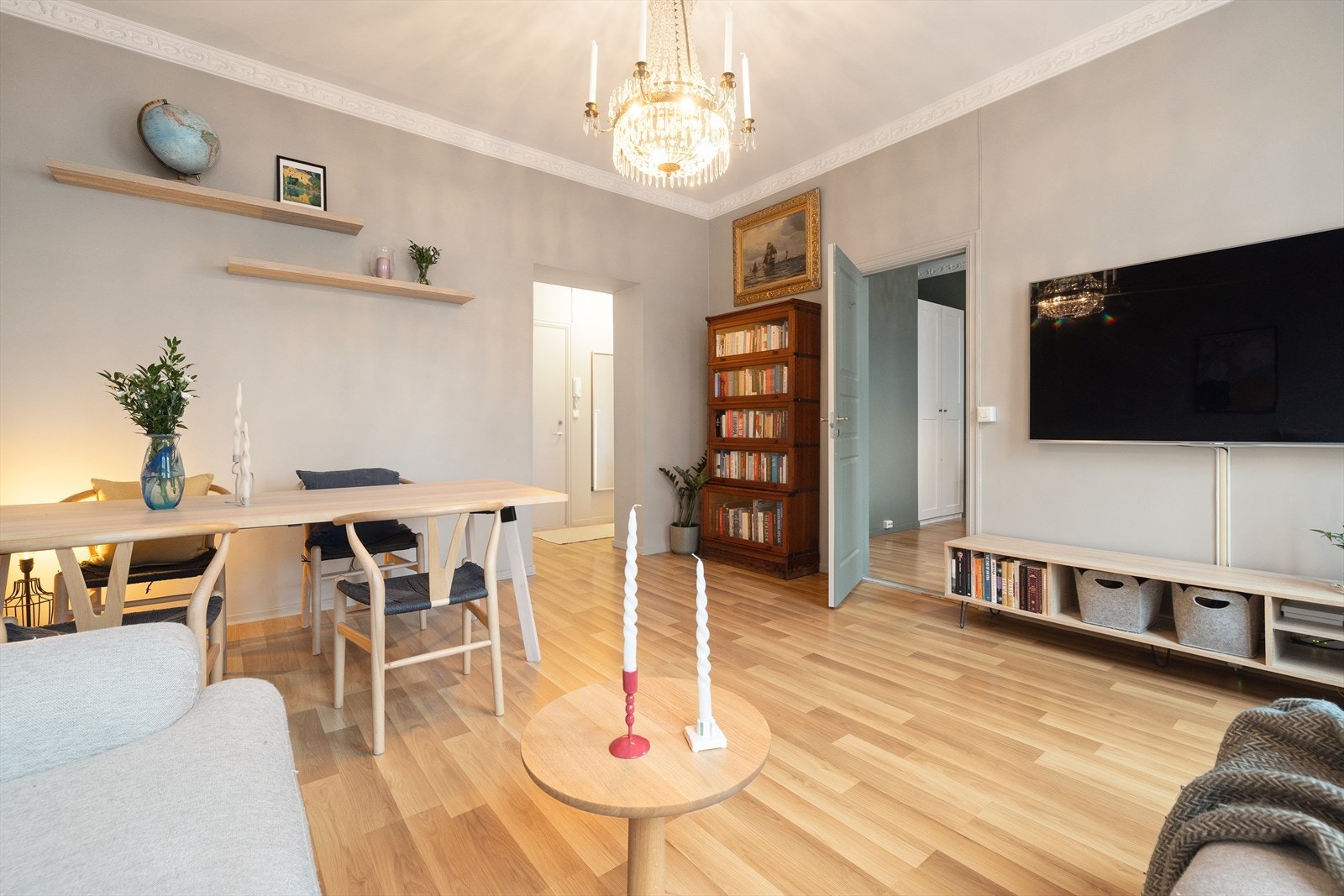 Stuen har direkte tilgang til entréen for enkel adkomst. Galleribilde