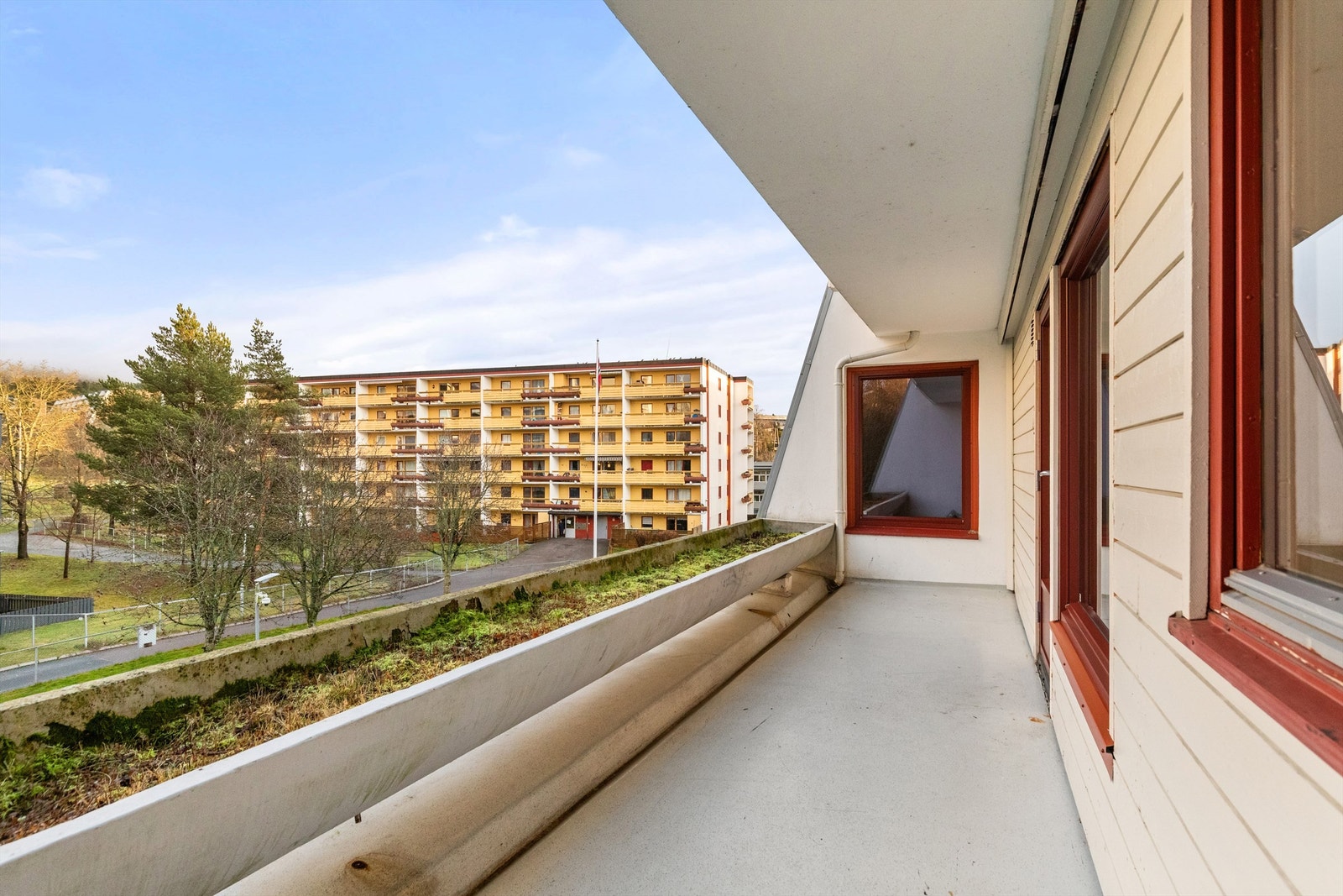 En stor og luftig 4-roms med nærhet til det du har behov for i hverdagen! Galleribilde