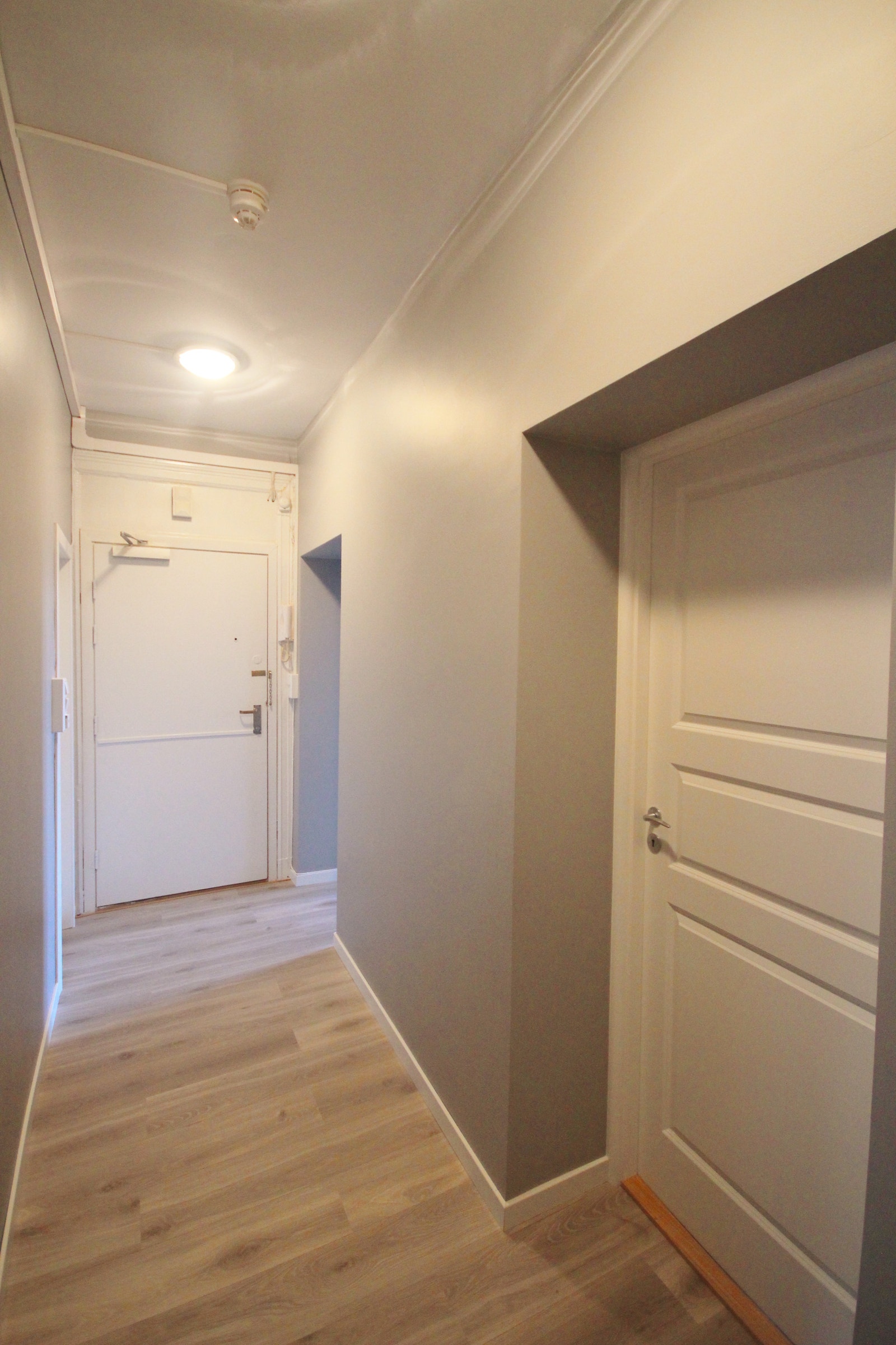 Entrè med muligheter for å ha oppbevaring. Galleribilde