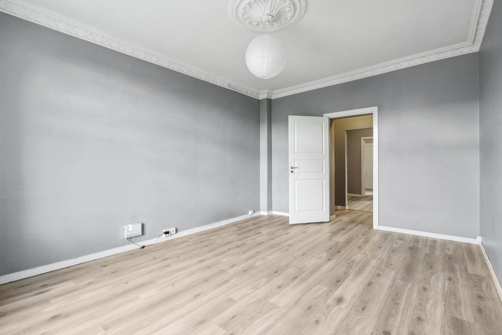 Stuen er av en god størrelse med god plass til både sofagruppe og spisebord. Galleribilde