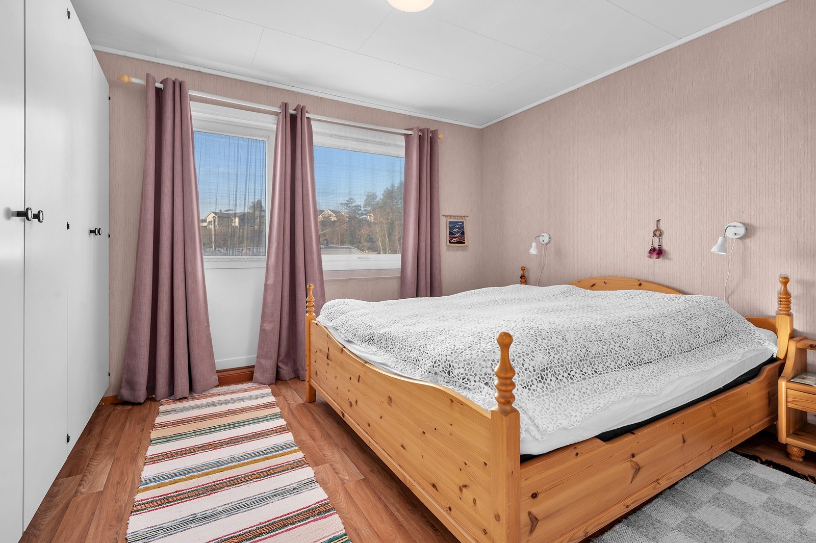 Hovedsoverom i 2. etasje som også har utgang til egen balkong. Galleribilde