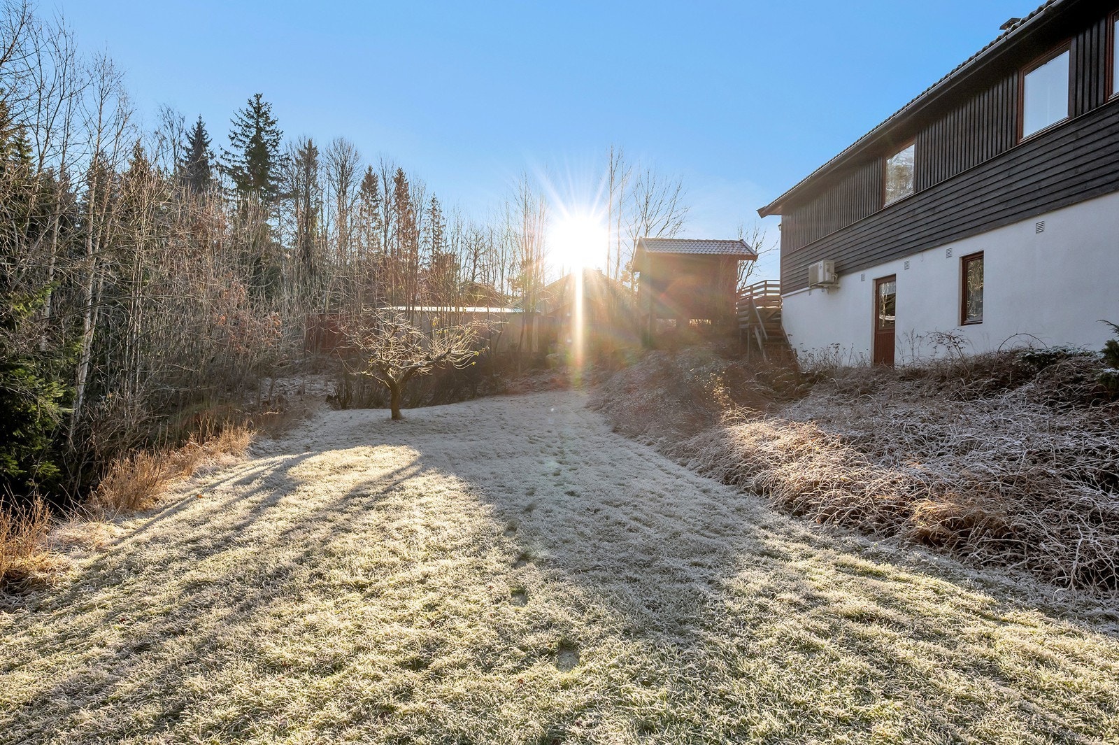 Her er det godt med plass til drivhus, trampoline eller det man ellers måtte ønske seg. Galleribilde