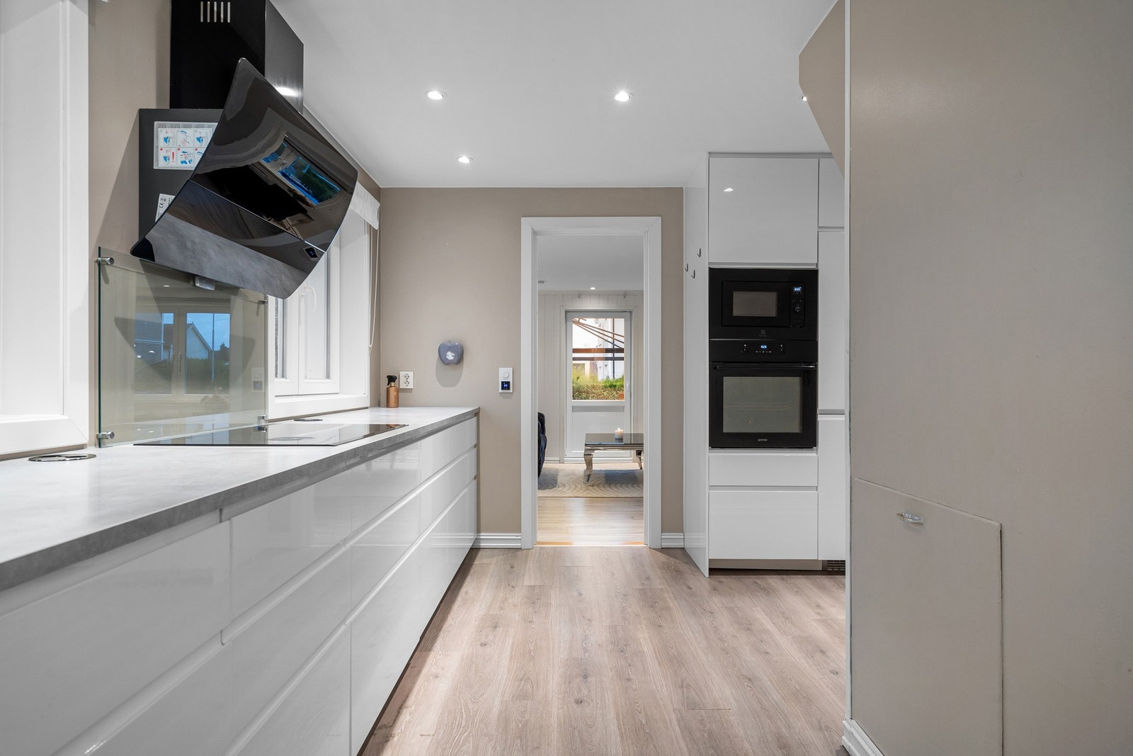 Nyere og moderne kjøkken Galleribilde