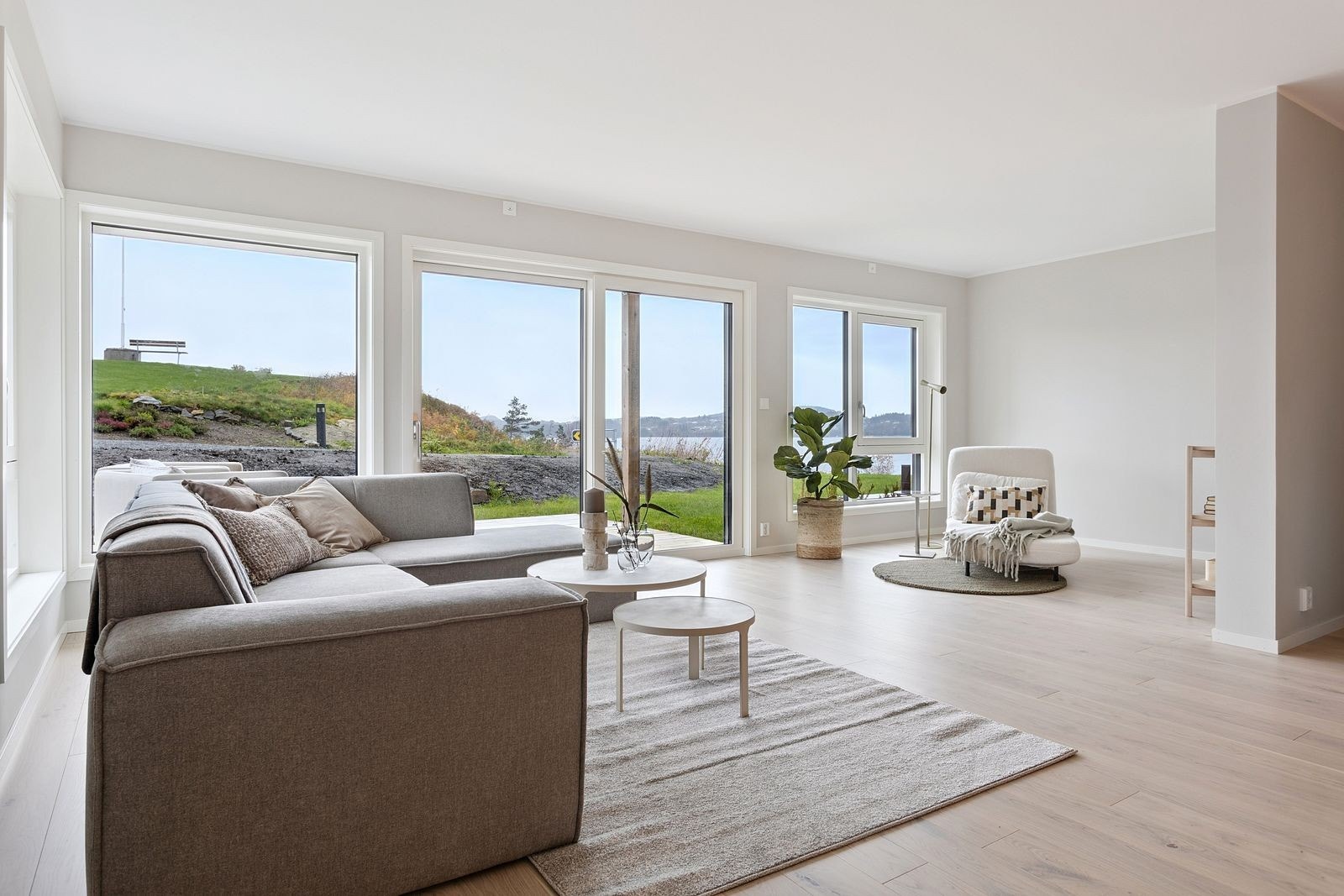 Ny leilighet med flott sjøutsikt og landlig beliggenhet i Løypetona på Frekhaug. Galleribilde