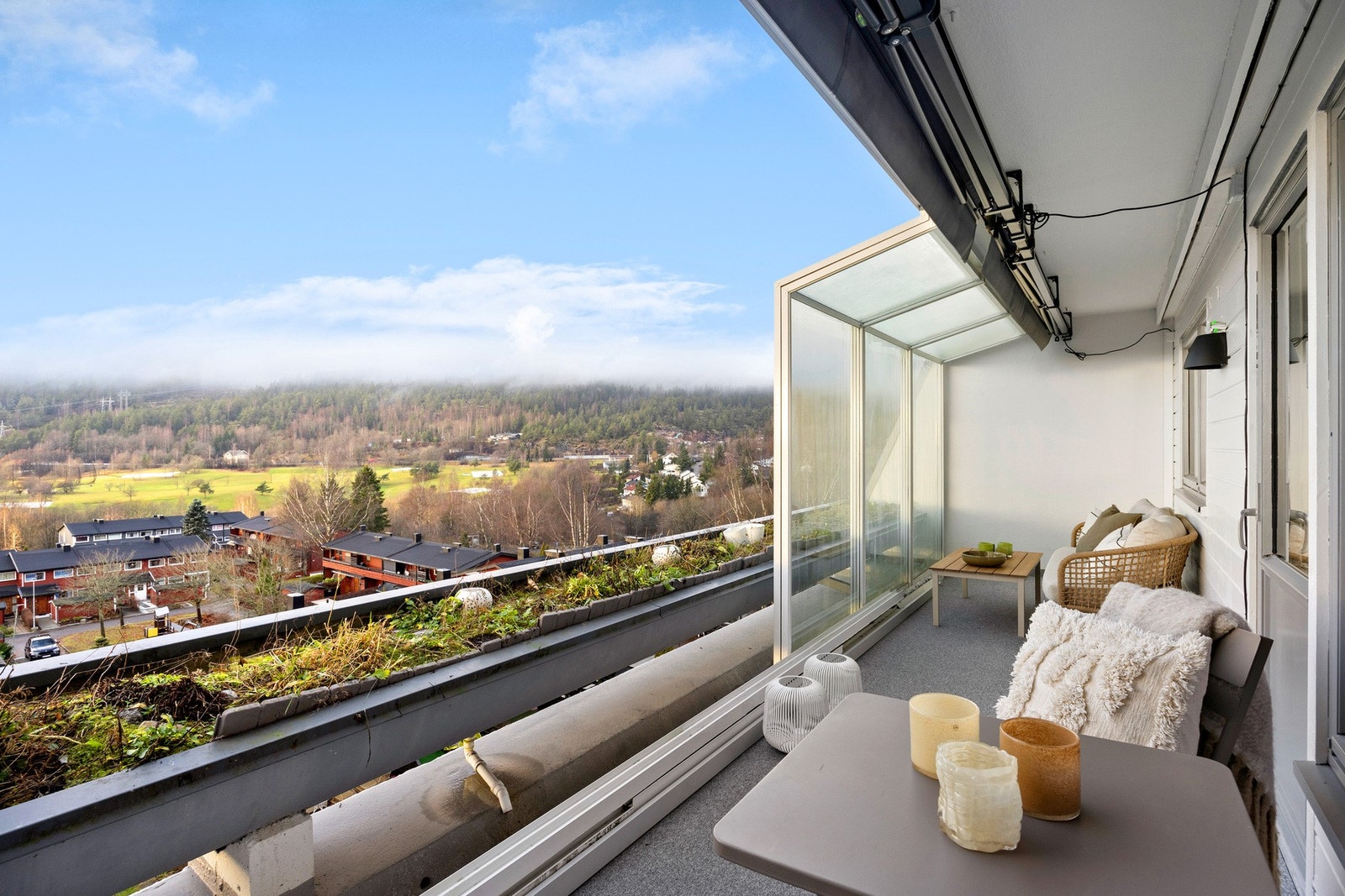 Denne boligen ble betydelig oppgradert i 2025, med blant annet nytt elektrisk anlegg, nye vannrør, nye bad og nytt kjøkken. Galleribilde