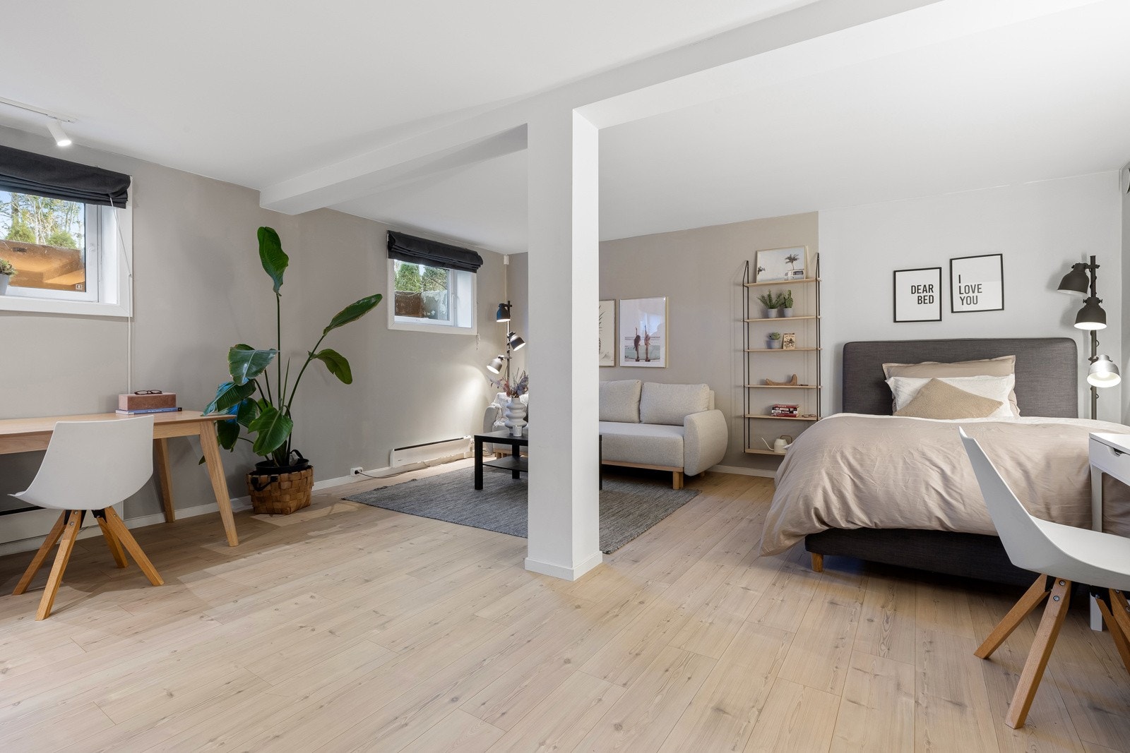 U. etasje. Rom benyttet som soverom: Stort og praktisk rom som selger har benyttet som en kombinert løsning med soverom og kjellerstue Galleribilde