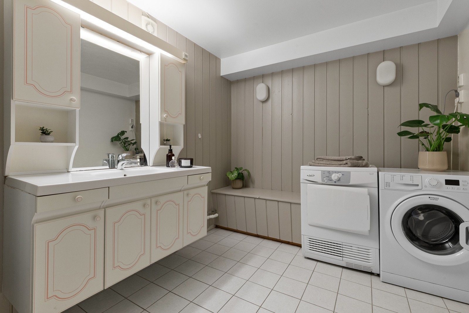 U. etasje. Utleiedel: Stort og praktisk bad Galleribilde