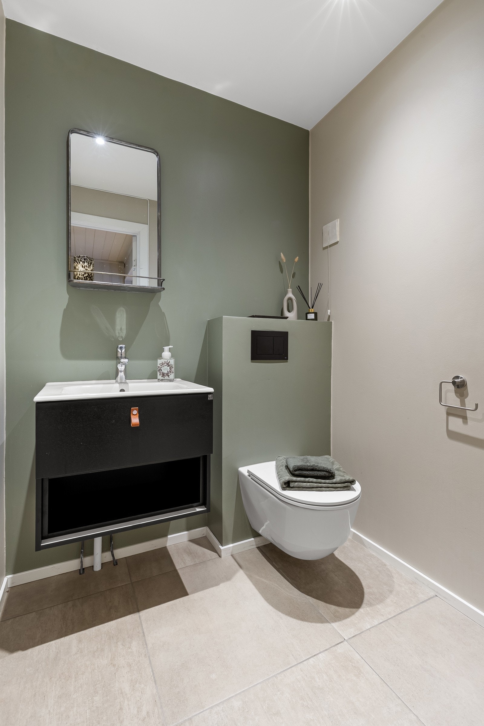 1. etasje: Praktisk gjestetoalett Galleribilde