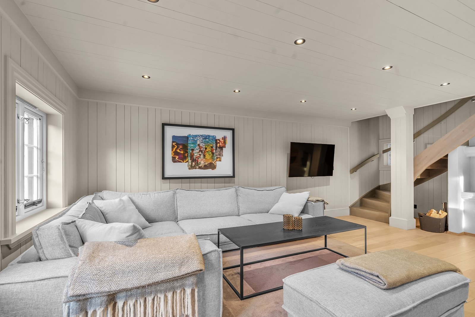 Fra stua er det trappeoppgang til 2.etasje Galleribilde